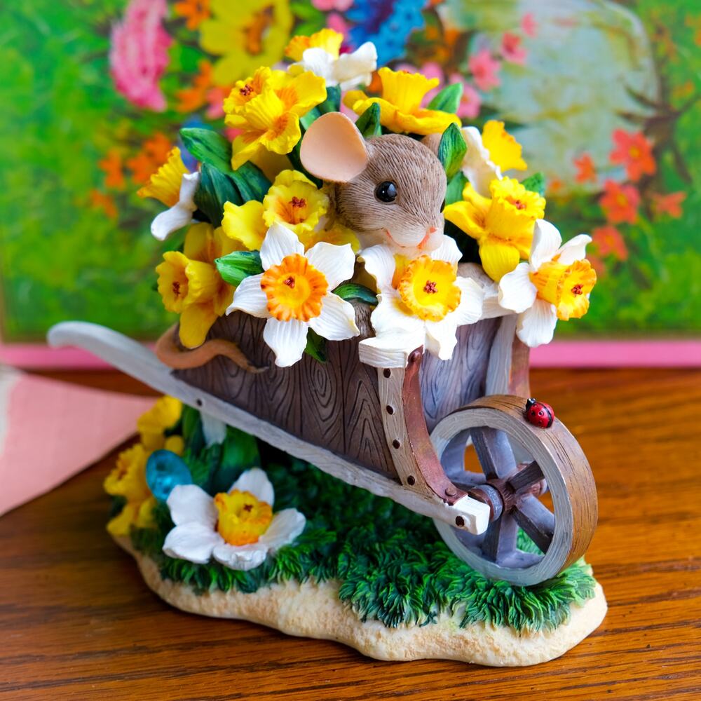 Rare Charming Tails 1998 Mouse in Daffodils Figurine Fitz and Floyd 89/222